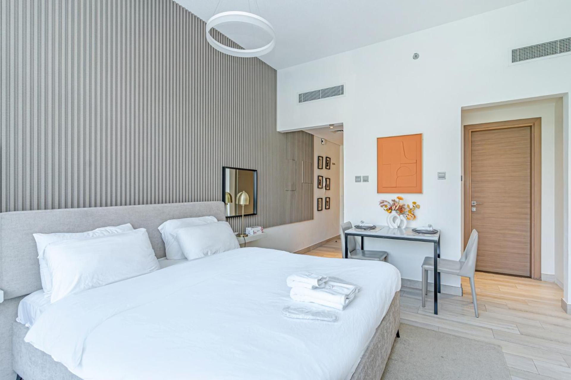 Exquisite Living I Pool View I High Speed Wi-fi *