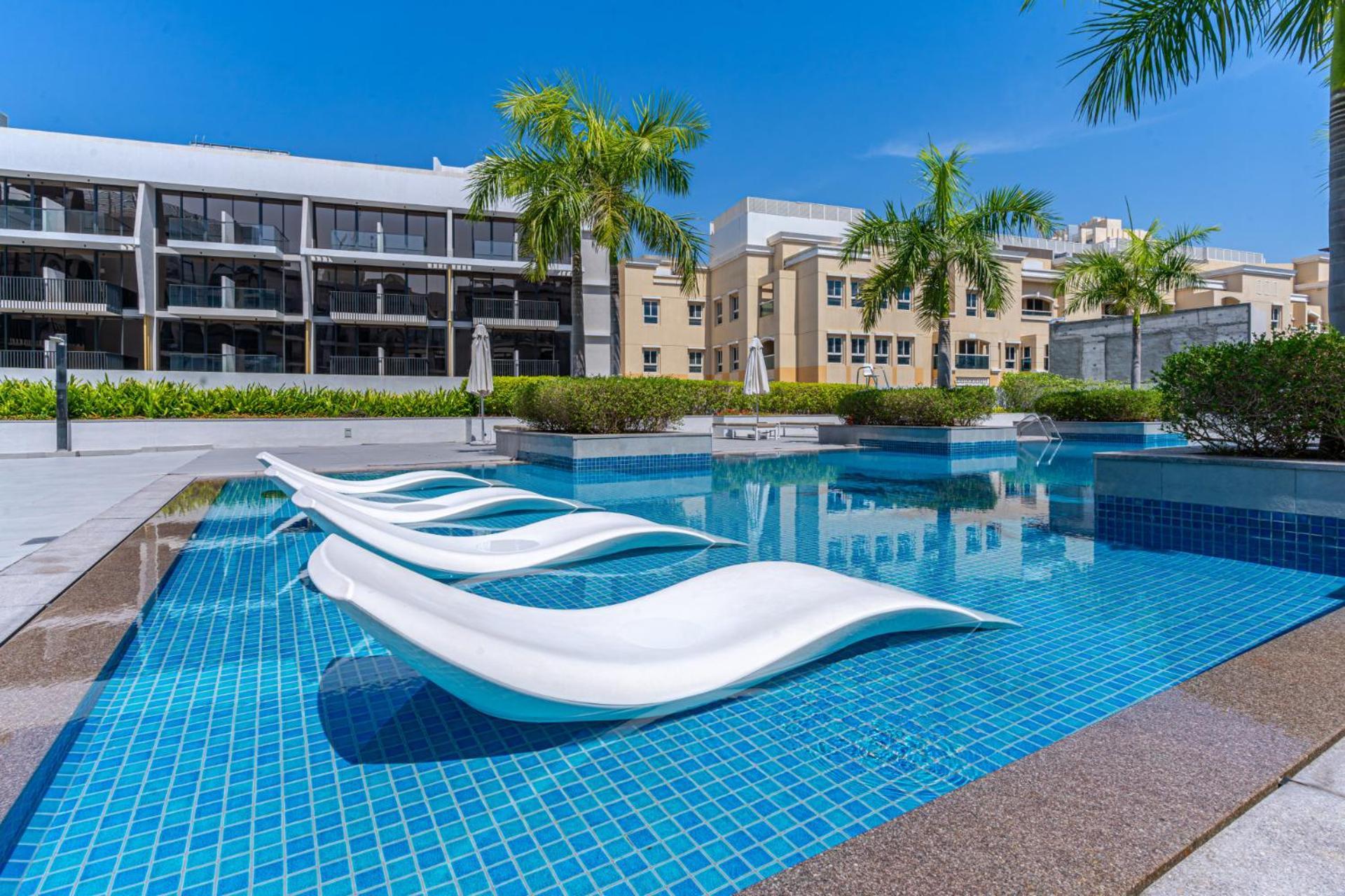 Exquisite Living I Pool View I High Speed Wi-fi Apartment *