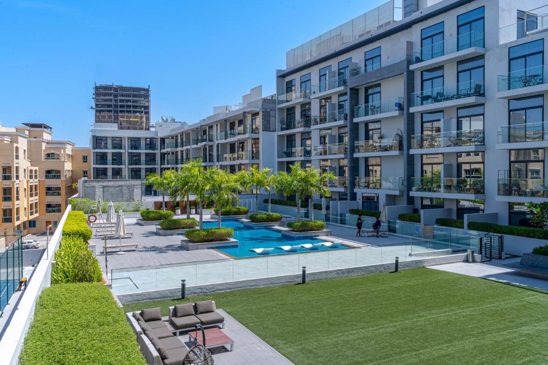 Apartment Exquisite Living I Pool View I High Speed Wi-fi
